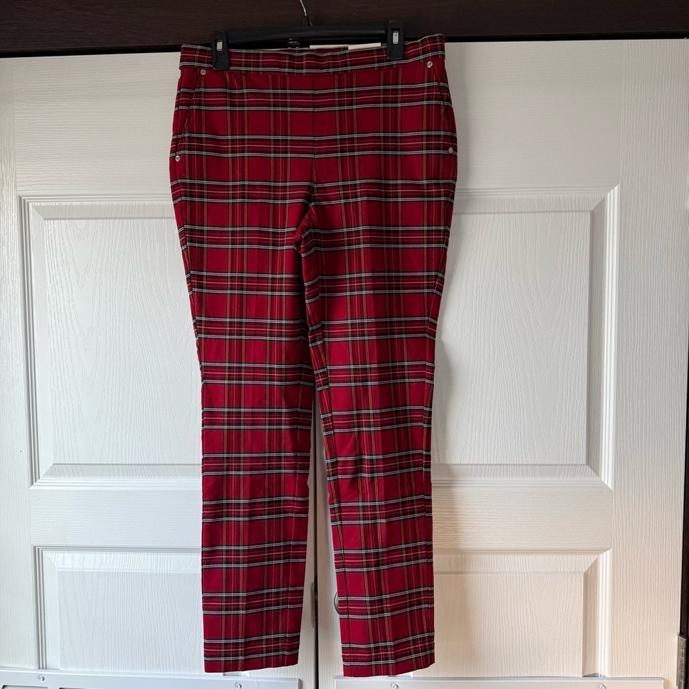 Anne Klein Slim Ankle Red Plaid NWT Legging/Pant with pockets.  Size Large.